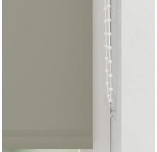 Rulou gri cu lanț de operare la fereastră