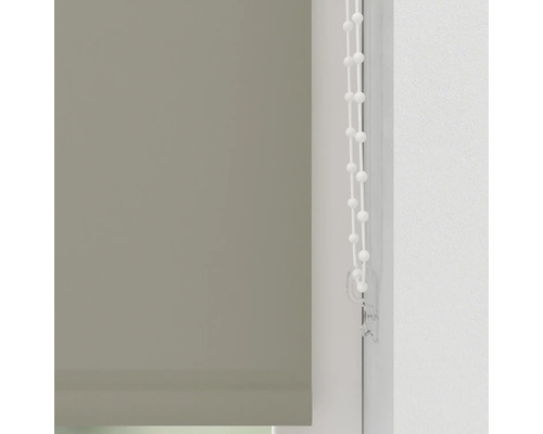 Rulou gri cu lanț de operare la fereastră