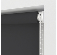 Vizualizare detaliată a unei rulouri gri cu lanț de comandă