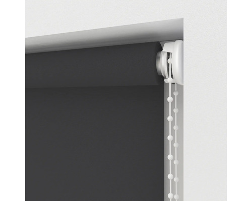 Vizualizare detaliată a unei rulouri gri cu lanț de comandă