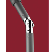 Prim-plan cu umbrelă rabatabilă cu elemente metalice