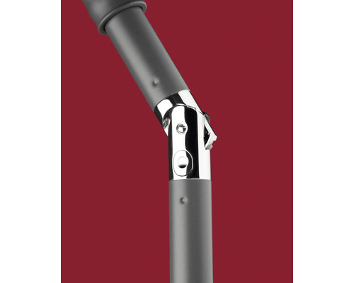 Prim-plan cu umbrelă rabatabilă cu elemente metalice