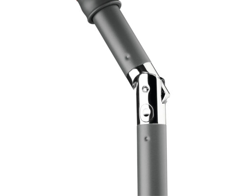 Prim-plan cu stâlp de umbrelă de soare cu mecanism de înclinare