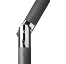 Imagine detaliată a unui suport pentru umbrelă cu elemente metalice