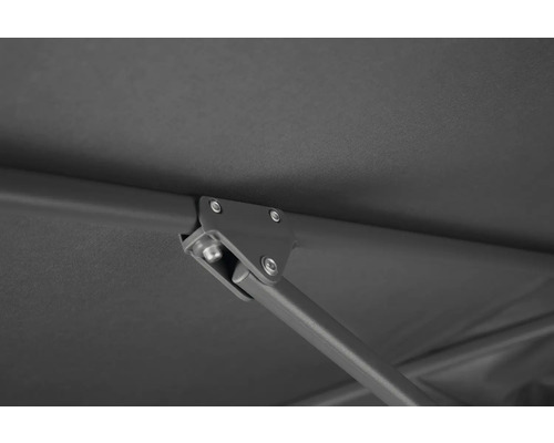 Prim-plan cu conectorul unui pavilion