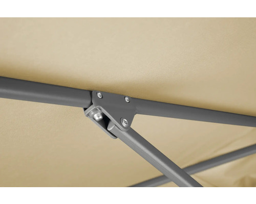 Vedere detaliată a unui pavilion cu cadru metalic și acoperiș din material textil