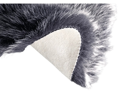 Covor gri din imitație de blană cu colțul îndoit