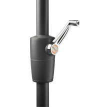 Vizualizare detaliată a unei umbrele de soare cu manivelă și logo-ul Schneider Schirme.