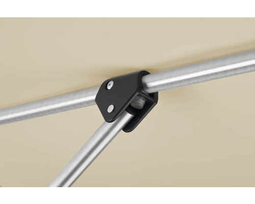 Prim-plan al unei conexiuni de pavilion cu tijă metalică și șuruburi