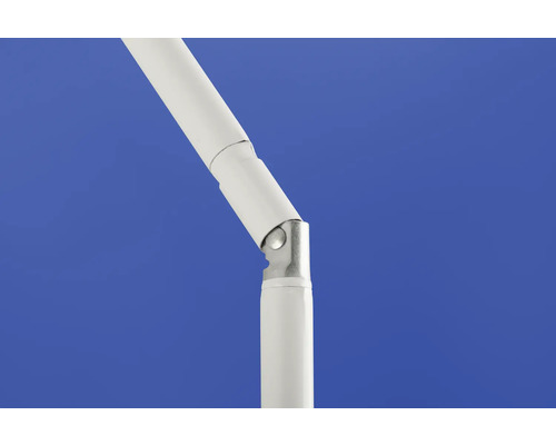 Prim-plan cu bară albă înclinabilă cu piesă de conectare