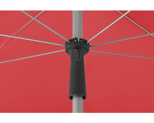 Vizualizare detaliată a unei umbrele de soare roșii cu cadru