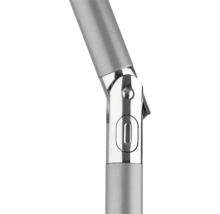 Imagine detaliată cu o piesă articulată argintie