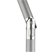 Prim-plan cu conector reglabil pentru tub metalic