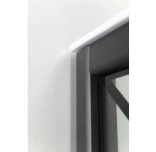 Prim-plan al unei uși interioare cu cadru