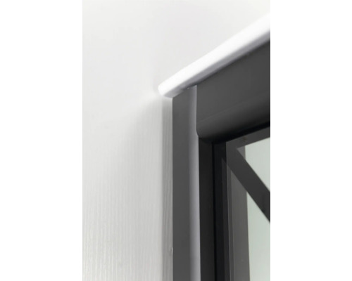 Prim-plan al unei uși interioare cu cadru