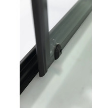 Detaliu cabină de duș cu opritor de ușă