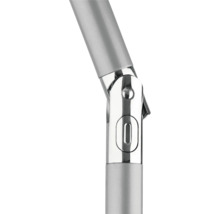 Prim-plan cu conector metalic ajustabil.