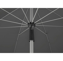 Vizualizare detaliată a unei umbrele de soare cu nervuri, baldachin și stâlp