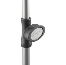 Sigla Schneider Schirme pe un suport de umbrelă de soare.