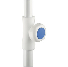 Prim-plan cu țeavă de instalație sanitară cu buton de operare albastru