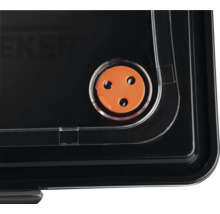 Vizualizare detaliată a unei cutii de depozitare negre cu ventil portocaliu