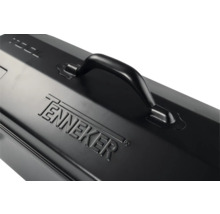 Prim-plan cu o cutie de scule cu mâner și logo-ul Tenneker