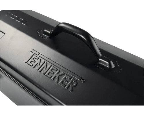 Prim-plan cu o cutie de scule cu mâner și logo-ul Tenneker