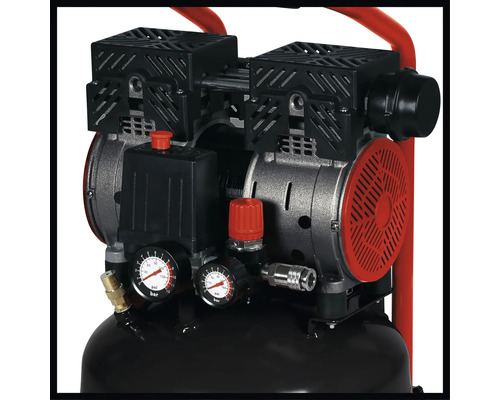 Detaliu cu un compresor cu manometre pentru măsurarea presiunii