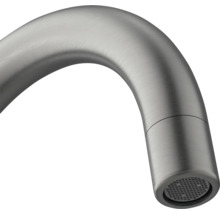 Prim-plan cu gura de scurgere a unui robinet