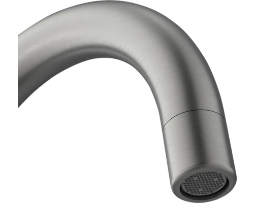 Prim-plan cu gura de scurgere a unui robinet