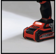 Prim-plan cu o șurubelniță cu acumulator Einhell cu baterie de 4.0Ah 18V.