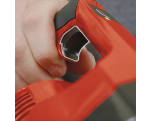 Operarea unui suflant cu mâna