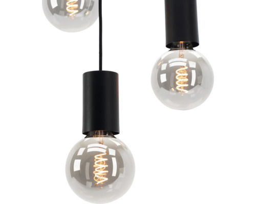 Prim-plan cu o lampă suspendată cu becuri