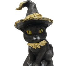 Figurină decorativă neagră de pisică cu pălărie de vrăjitoare și guler ca decorațiune de Halloween