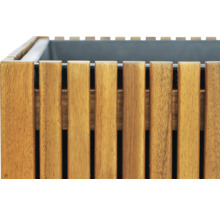 Imagine detaliată cu un jardiniere din lamele de lemn