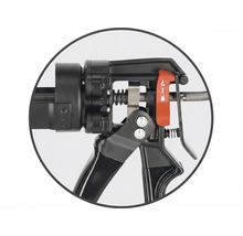 Imagine detaliată a unui pistol pentru cartușe cu funcție anti-picurare reglabilă.