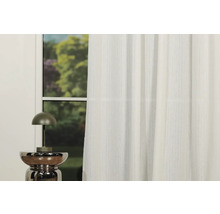 Perdea în fața unei ferestre