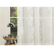 Decoratiune fereastră cu model floral și lampă