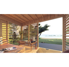 Cabana luminoasă din lemn cu zonă de relaxare, masă și vedere spre natură