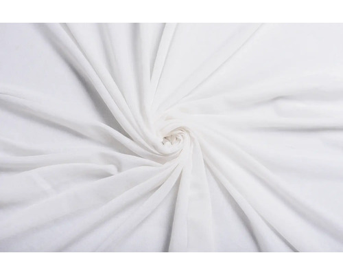 Țesătură albă cu pliuri într-un aranjament spiralat