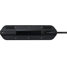 Partea inferioară a unei lămpi LED negre cu cablu de alimentare