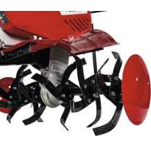 Imagine detaliată a unei freze motorizate cu cuțite de frezat negre și carcasă roșie.