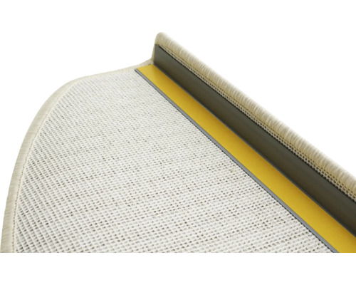 Imagine detaliată a unei covorașe de scară cu bandă adezivă și profil de fixare