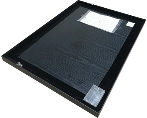 Vedere din spate a unei rame foto cu agățători