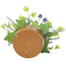Vedere de jos a unui ghiveci cu plante artificiale