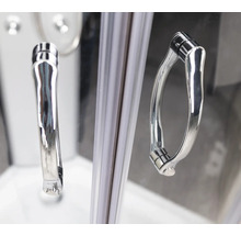 Mânere pe o cabină de duș