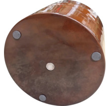 Partea inferioară a unui taburet maro cu picioare