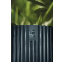 Imagine detaliată a unui ghiveci de flori cu logo Elho și textură striată.