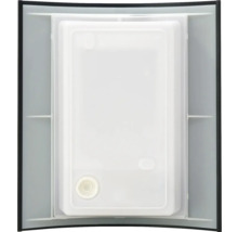 Vedere interioară a unui dulap cu oglindă, cu rafturi de depozitare și un rezervor