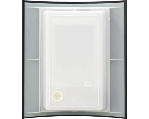 Vedere interioară a unui dulap cu oglindă, cu rafturi de depozitare și un rezervor